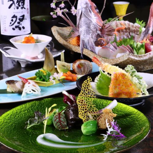 Assorted sashimi, new style sashimi, creative roll sushi, and more, enjoy Bungo's seafood as a course or as a single item.