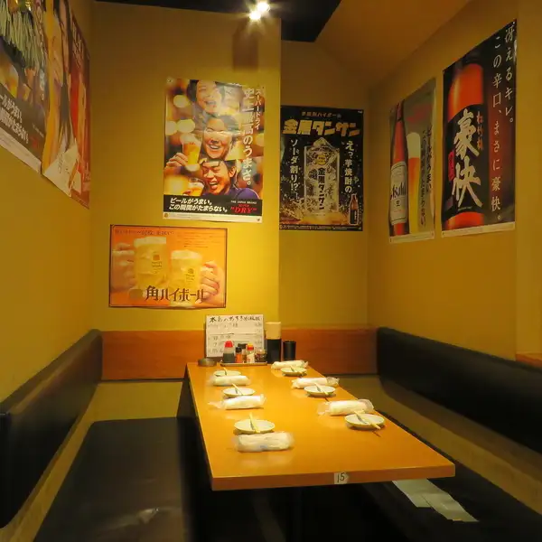【◆◇夜だけじゃない!!ランチの定食も大人気♪◇◆】夜の営業はもちろん・・・ランチタイムも営業中~☆都心にありながら価格は550円(税込)でかなりお得です!温かくボリューミーな定食をご提供します♪テーブル席では2名様~4名様以上も対応可能で、お一人様でも安心のカウンター席もご用意しております!!