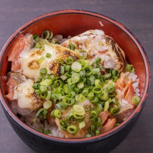 Seared sashimi with mayonnaise rice
