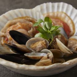 贝类浴，用散养鸡和海带汤制成