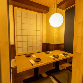 落ち着いた雰囲気のテーブル席はちょっとしたお食事や飲み会に最適です。宴会・飲み会・女子会に◎