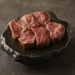 霜降り　大トロ牛タン炭火焼き