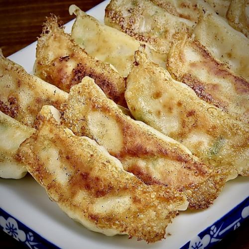 Juicy and full of meat juice! You'll be completely satisfied with our proud Oita gyoza!