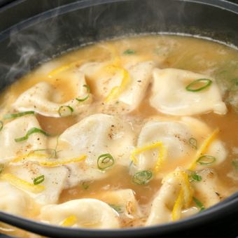 Cooked gyoza for one person