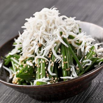 Whitebait covered with green onions