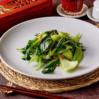 本日の青菜のにんにく炒め Rau xao voi toi theo ngay