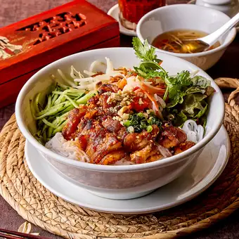 串焼き豚のせビーフン Bun thit nuong