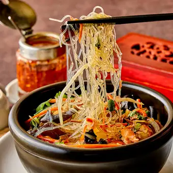 カニ入り焼き春雨 Mien xao cua