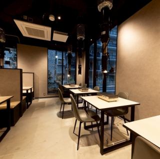 【テーブル席】落ち着いた雰囲気で会社宴会はもちろん、女子会、グルメさんの懇親会など様々なシーンでご利用いただけます。