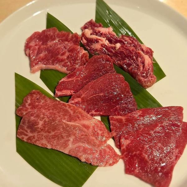 【厳選黒毛和牛使用】当店のお薦め5種の部位を贅沢に盛り合わせた1皿です。 2990円(税込)