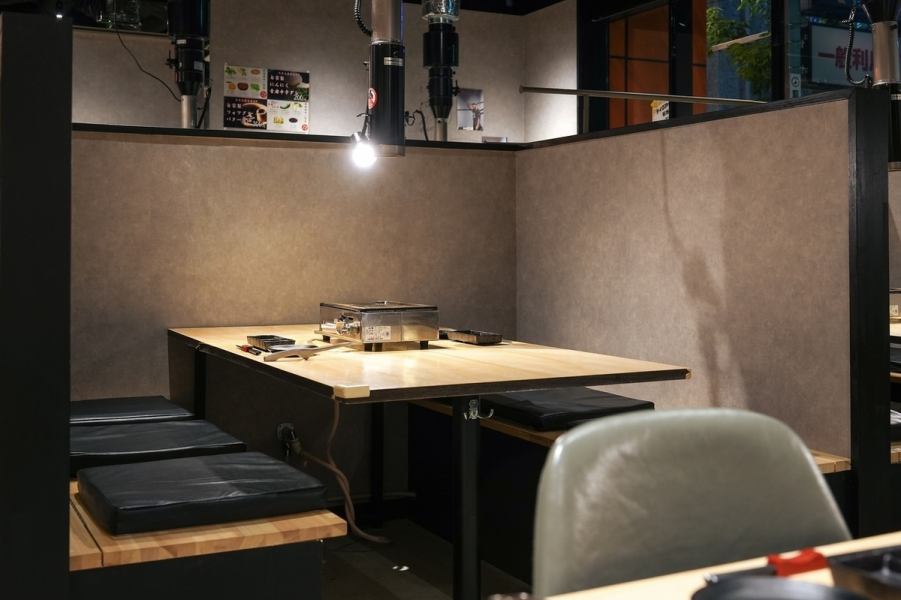 【大森駅徒歩約5分の好立地◎】大森駅から徒歩約5分、京浜急行本線の大森海岸駅からもアクセス良好な場所にあります◎テーブル席は6名様用が2つあり、歓送迎会などの会社宴会やグルメ仲間との懇親会など、様々なシーンにぴったり◎焼肉の香ばしい香りが漂う中、心地よい会話が弾むこと間違いなし！