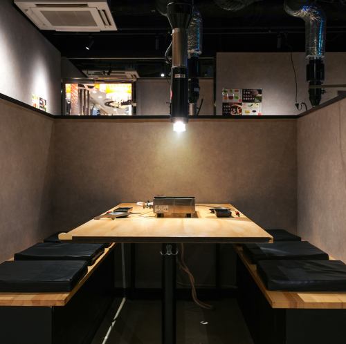 【テーブル席】落ち着いた雰囲気で会社宴会はもちろん、女子会、グルメさんの懇親会など様々なシーンでご利用いただけます。