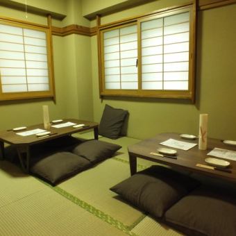 The tatami room can accommodate up to 12 people.How about a banquet in a private room where you can relax and relax?