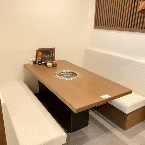 The sofa-type seats are also recommended for after-work meals.The box seats allow you to enjoy your meal without worrying about other people's eyes, so it can be used for a wide range of purposes, from entertaining to dates.Enjoy our specialty yakiniku not only for dinner but also for lunch.