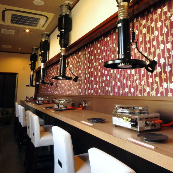 Clean counter seats with a roaster! Great for two people or just casually enjoying Yakiniku by yourself!