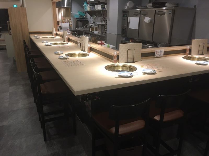 [Feel free to come alone!] The counter seats are recommended for individuals, close friends, couples, etc.Enjoy your meal while chatting with the staff.