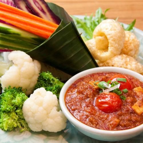 Meat miso dip with colorful vegetables and tomato flavor "Nam Phrik Orn"