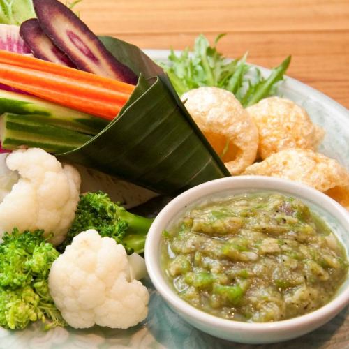 烤辣椒“ Nam Phrik Num”的辣醬