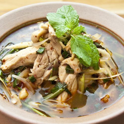 Chiang Mai style chicken soup "Yam Jin Guy"