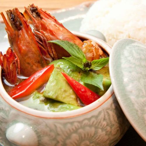 Green curry with shrimp and avocado "Gane Kyo Warn Kun Avocado"