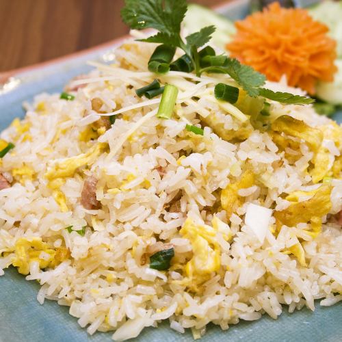 Thai sausage fried rice "Khao Pat Name"