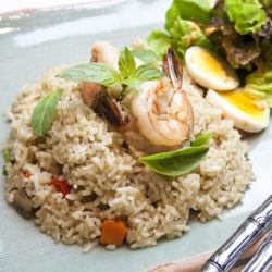 Green curry fried rice "Khao Pad Gaeng Kyaw"