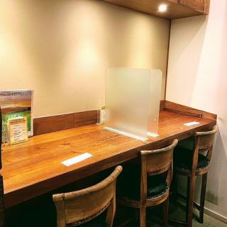 [Counter] You can rest assured even if you are alone ♪ We also have counter seats where you can eat quickly.Of course, we also take thorough measures against infection.Please spend a relaxing time in a natural space where you can feel the warmth and calm of wood.