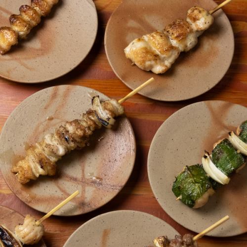 一本一本、心を込めて手仕込み！定番から希少部位まで揃う自慢の絶品焼き鳥