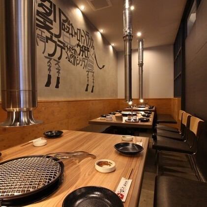 [1st floor] 3 tables for 6 people, can accommodate up to 18 people.