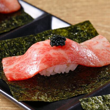 Seared fatty beef hand roll with caviar