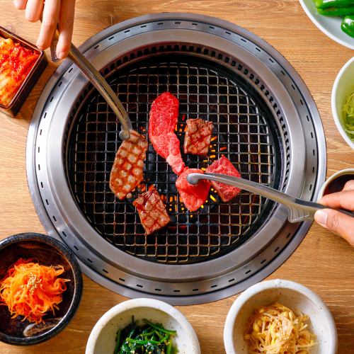 可以自由選擇肉類和份量的烤肉午餐！