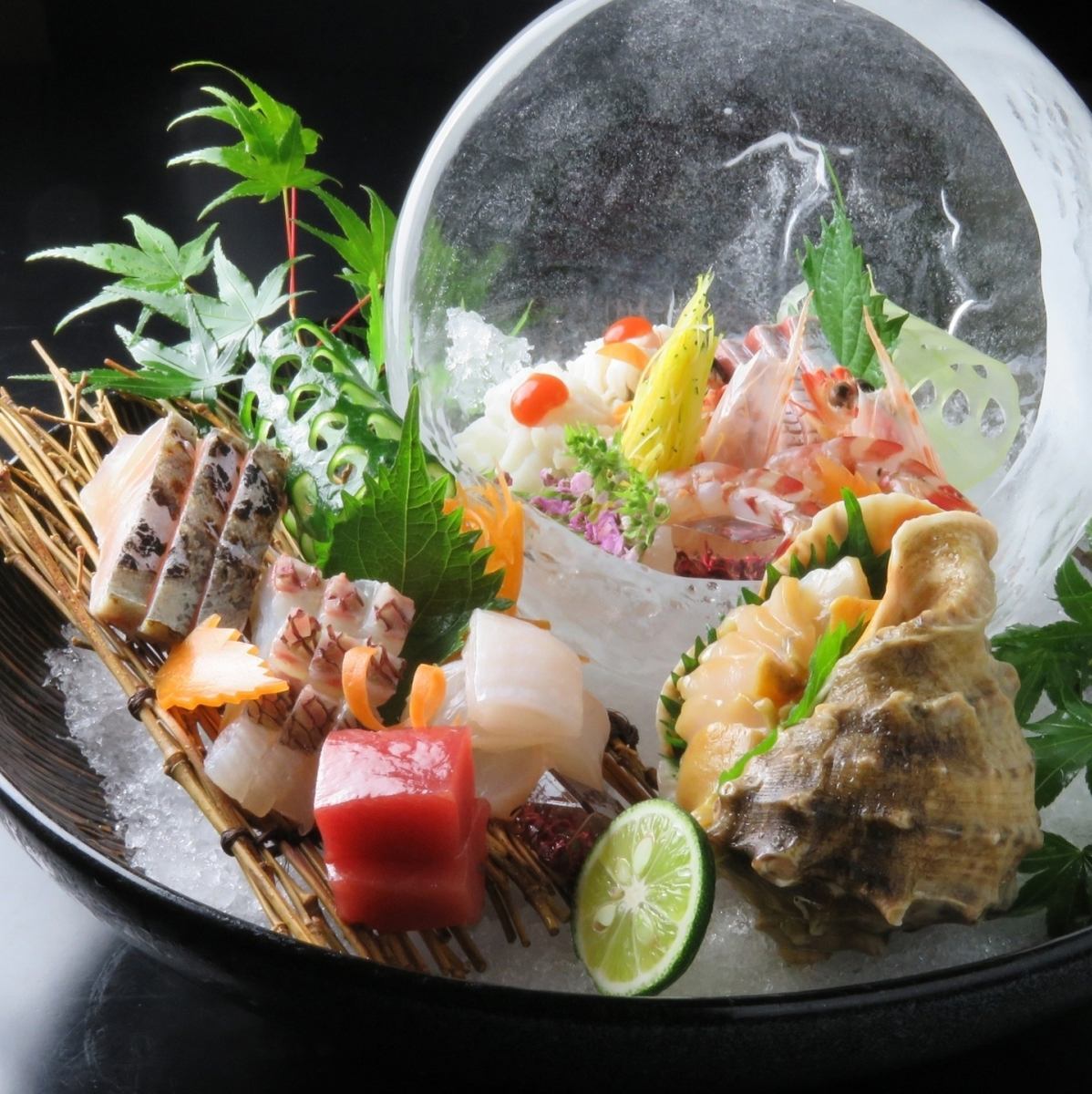 四季折々の美味しい鮮魚を最高の盛付で！旬魚を使った鮨も人気。