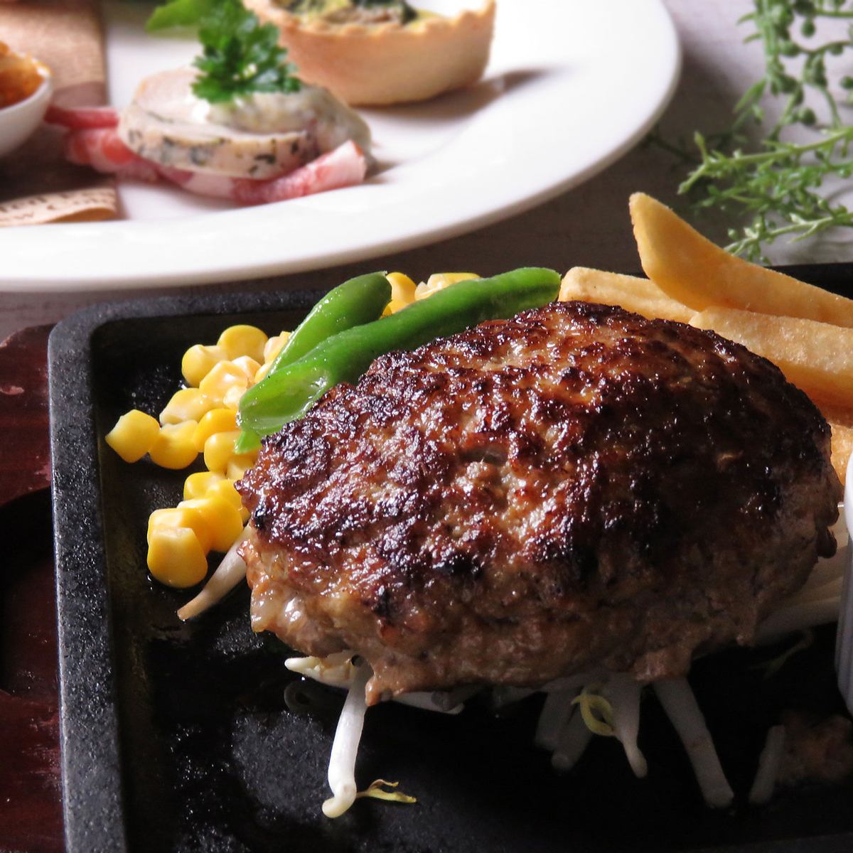 Our prized hamburger steak with a strong garlic flavor