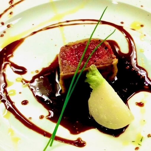 쇠고기 필레의 파이 포장 구이와 평목의 바풀 등 크리스마스 한정 코스