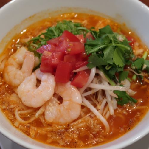 Refreshing on hot days ♪ Western-style pho with plenty of tomatoes!