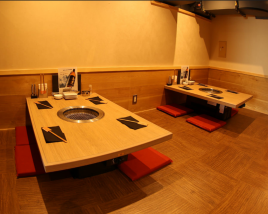 ] 3 tatami seats for 4 people