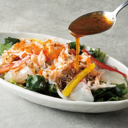 鮮魚と桜海老としらすの海鮮サラダ