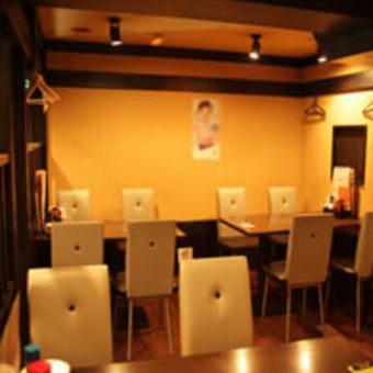 <테이블석 20석> 각종 연회는 물론, 여자회 등 화려한 식사도 저희 가게에 맡겨! 음료 2시간 음료 무제한의 유익한 코스도 준비하고 있습니다◎ 느긋하게 보낼 수 있는 테이블석에서 즐거운 한때 보내 주세요♪ 기념일·생일 등의 서프라이즈도 부담없이 상담을