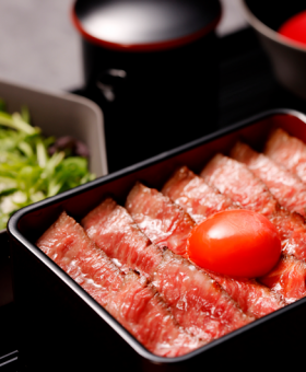 【숯불 구이 STEAK】노토 소 프리미엄 숯불 구이 스테이크 무게 4500엔(부가세 포함)