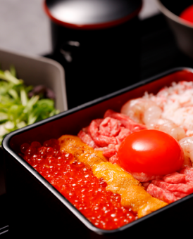 【숯불 구이 STEAK】노토 소 프리미엄 육중 해물 옥수함 4800엔(부가세 포함)※1일 한정 5식