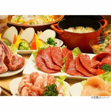 [僅限食物] 5,500日圓套餐，包含肉燒拼盤、招牌菜、香腸拼盤等9種菜餚。