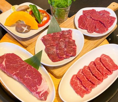 【牛肉拼盘 6,900日元】花排骨等5种拼盘！