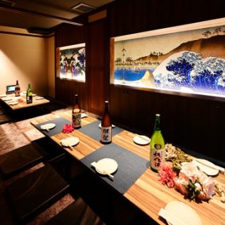 Private rooms are also available for groups! The modern Japanese space with the warmth of the wood grain can be used for a wide range of purposes, from private drinking parties to company banquets.