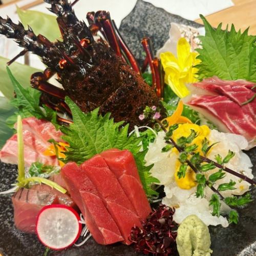 我們提供各種豪華鮮魚拼盤、套餐、限時特價和宴會套餐！