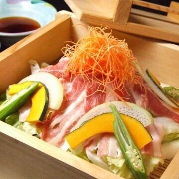 沖縄より直仕入れ!直接足を運び厳選しました!アグー豚のせいろしゃぶしゃぶ蒸し