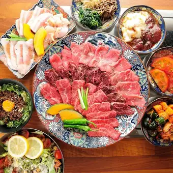 三种浓郁酱汁 x 无限量供应的日本黑毛和牛烤肉