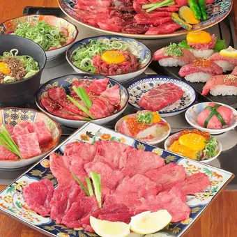 一份包含日本黑毛和牛和海鲜的豪华套餐。