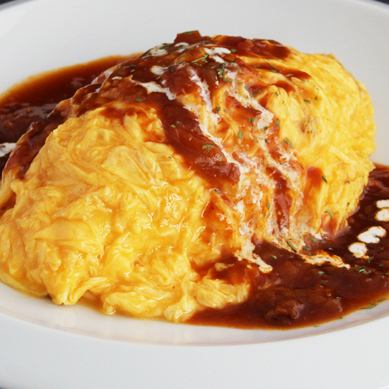 Enjoy our special omelet rice ♪