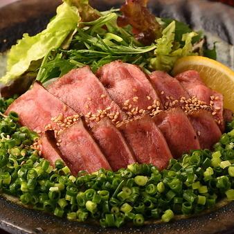 "[Kojizuke] Charcoal-grilled beef tongue" The power of koji improves softness and flavor + the aroma of charcoal