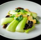 Stir-fried greens with garlic